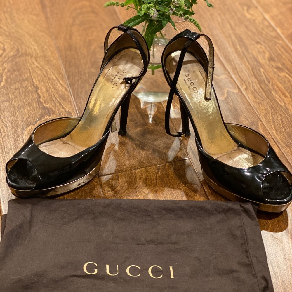 Gucci Black Heels with Silver platform. Sz: 38.5